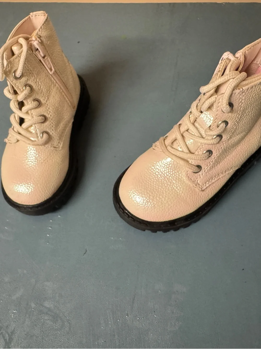 Gap Toddler Bootie Lace up side zipper size 5 irredescent